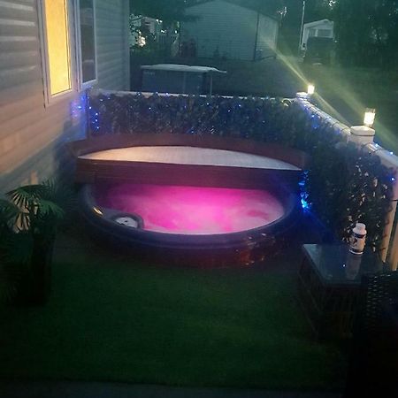 3 Bedroom Caravan With Hot Tub Tattershall Lakes Kültér fotó