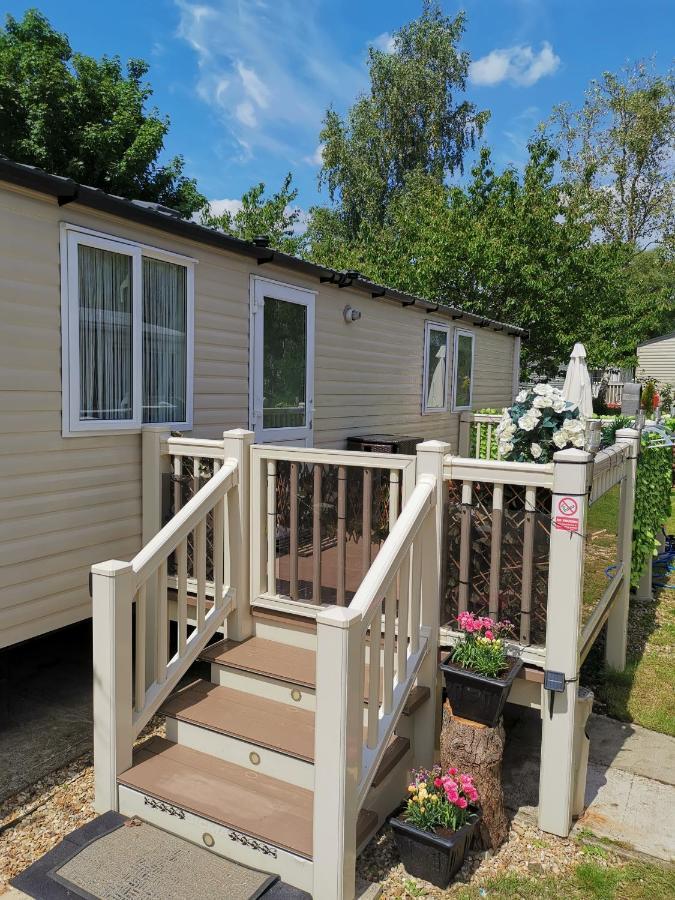 3 Bedroom Caravan With Hot Tub Tattershall Lakes Kültér fotó