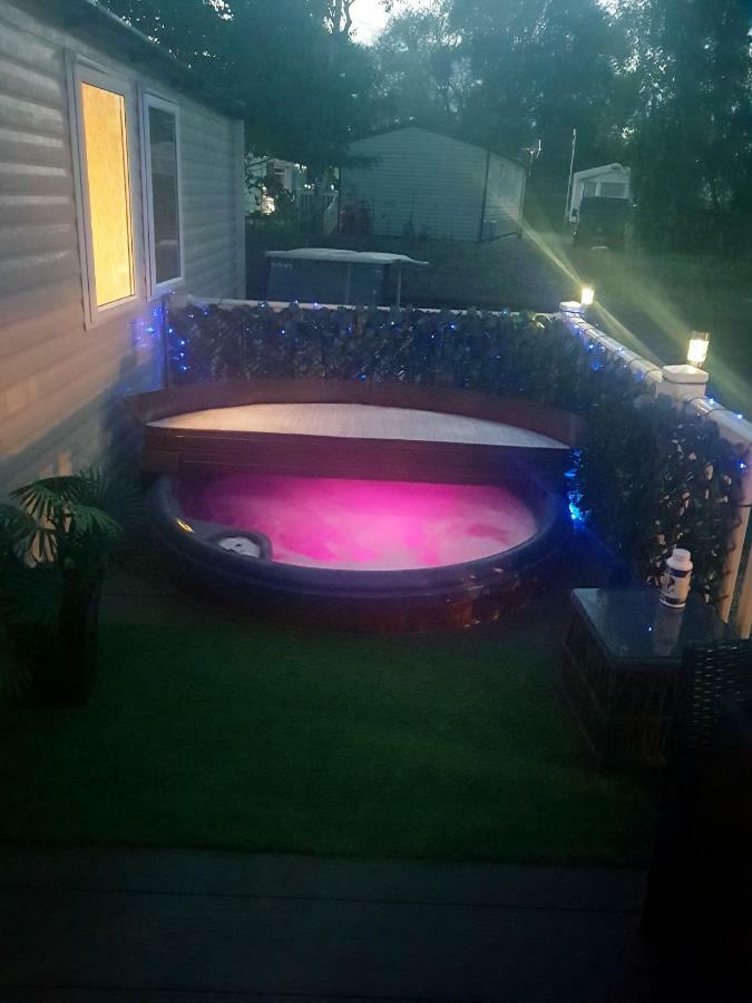 3 Bedroom Caravan With Hot Tub Tattershall Lakes Kültér fotó